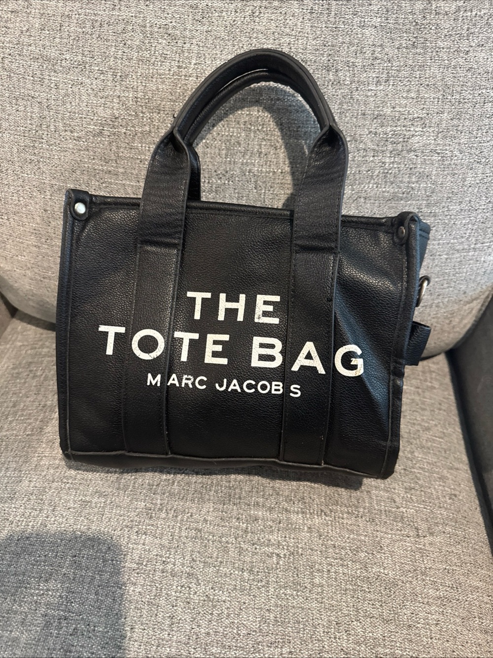 Marc Jacobs Black 'The Tote Bag' Leather Top-Handle Tote Small/Medium .